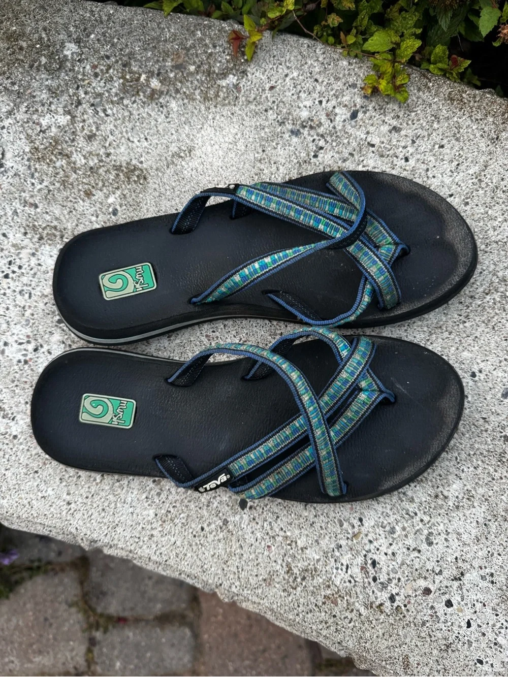 Teva Women’s Black Sandals with Blue-Green Patterned Straps Size 7